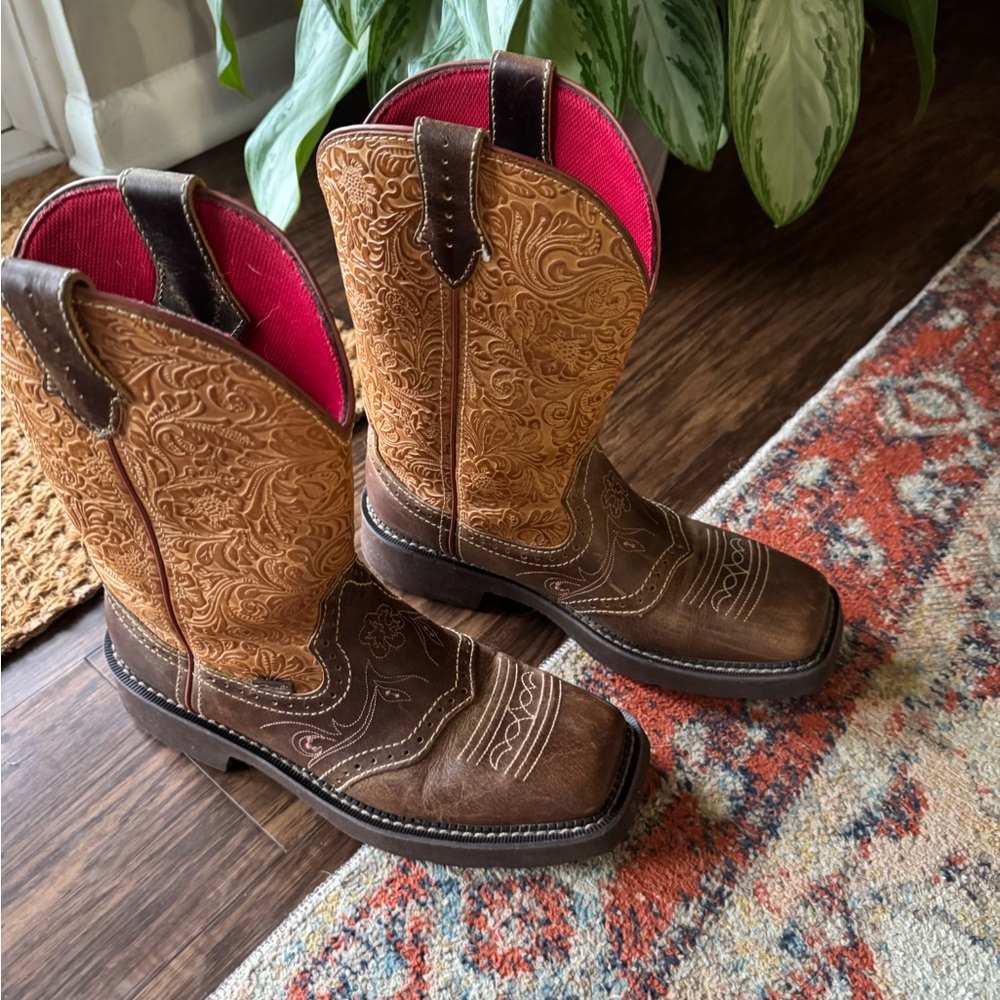Justin Women’s Cowgirl Boots Embossed Brown and Tan Leather